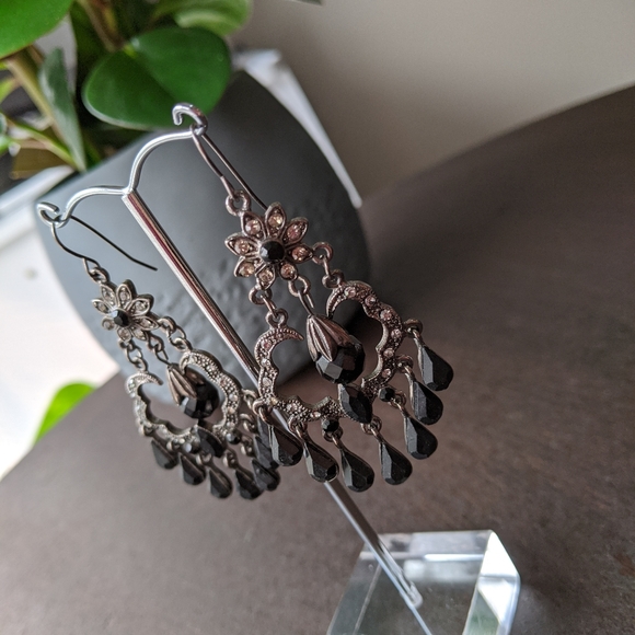 🌸4 for$25🌸Chandelier earrings - Picture 3 of 4